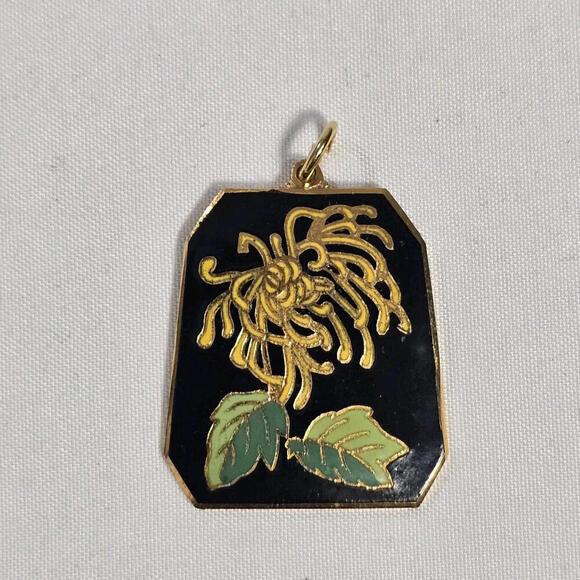 Jewelry - Vintage Gold Tone Black Enamel Flower Pendant Charm